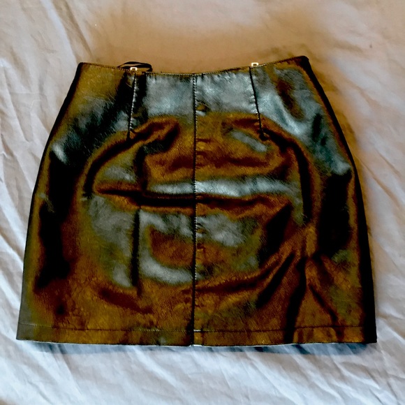 Forever 21 Faux-Leather Dual-Zipper Mini Skirt Size M - Picture 3 of 4